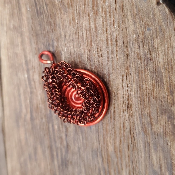 Red spool hat wreath pendant - Picture 1 of 2